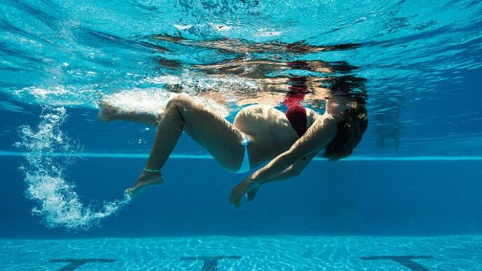 Swimming is a method to prevent and treat varicose veins during pregnancy